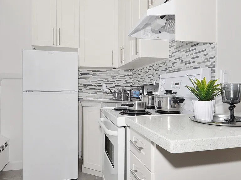 224 Saint George St #906 — Photo 8