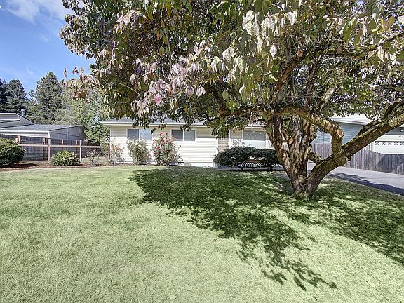 3rd image of 4320 NE 41st St