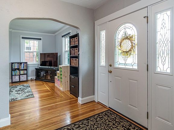 4th image of 2529 Moundview Dr