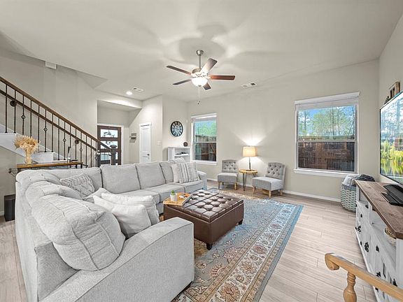 4th image of 107 Sugar Peak Court