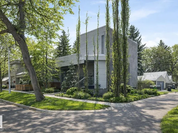 9012 98th St NW, Edmonton, AB T6E 3M5