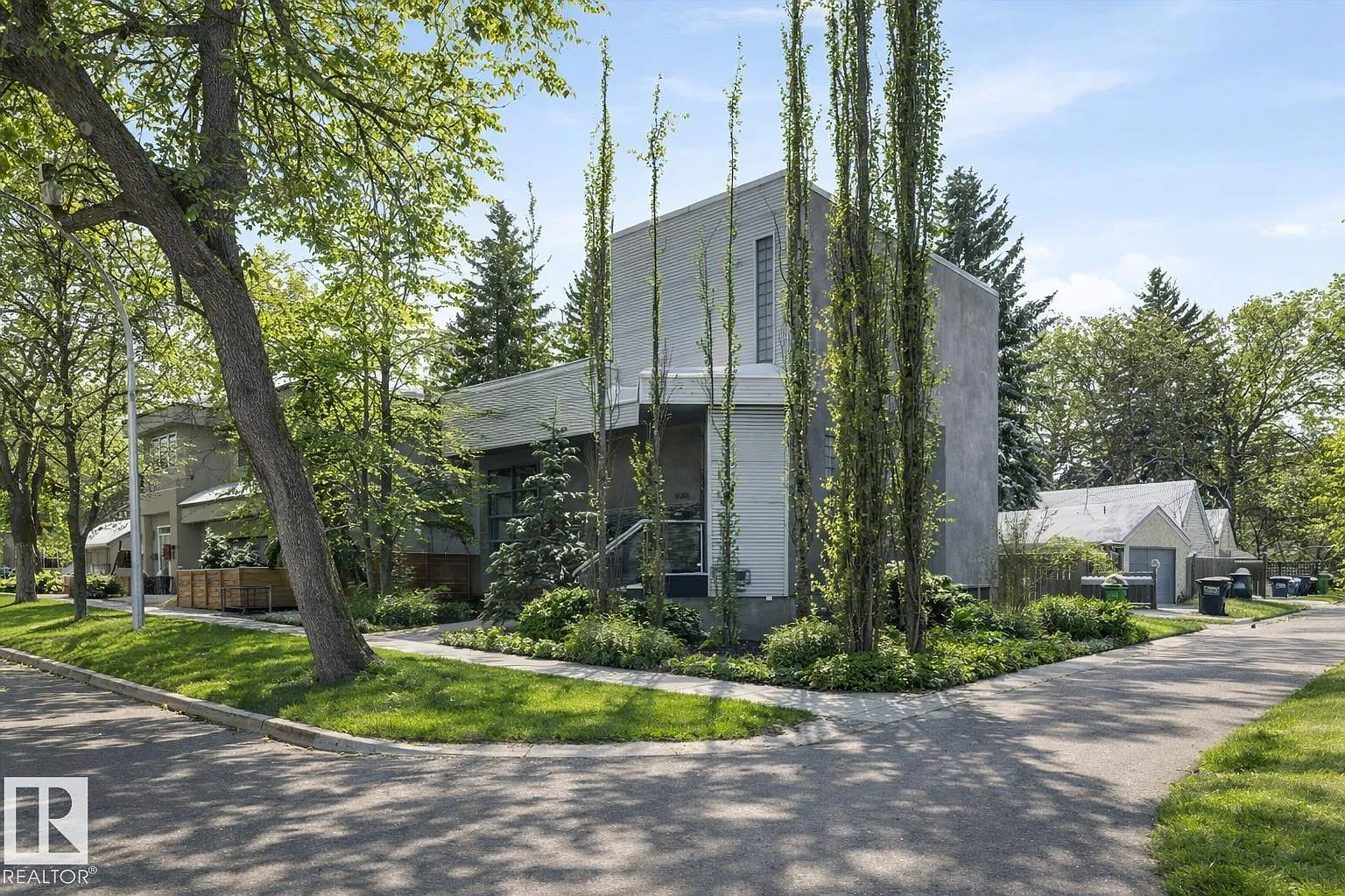 9012 98th St NW photo 1