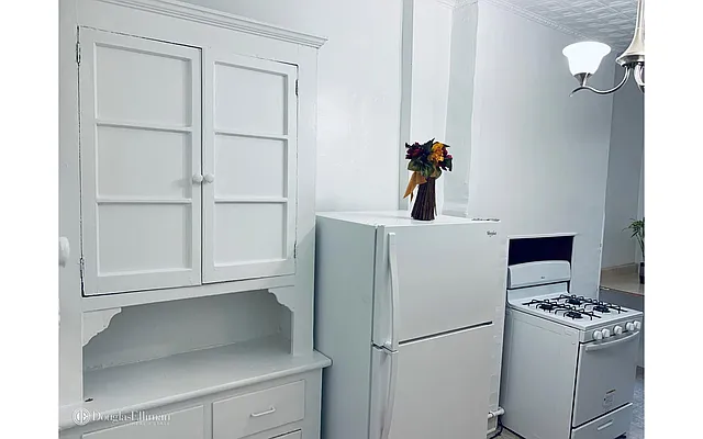 Rented by Douglas Elliman | media 39