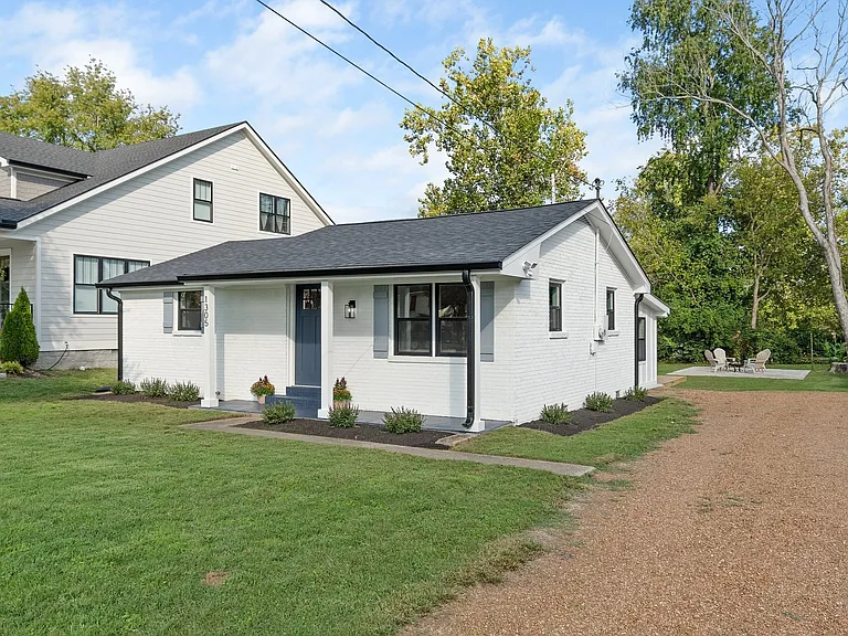 1305 Chickering Dr — Photo 1