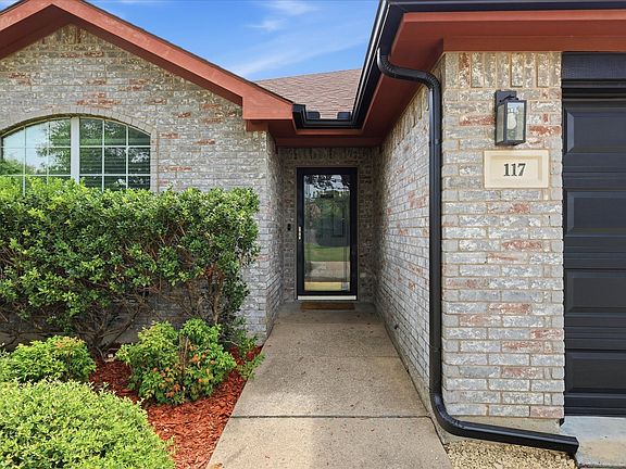 3rd image of 117 Hampton Ct