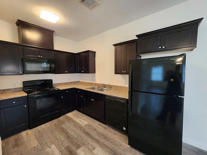 6319 Red Oak Dr — Photo 2