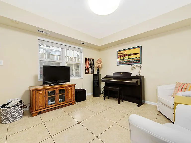 1540 N Greenview Ave #E — Photo 10
