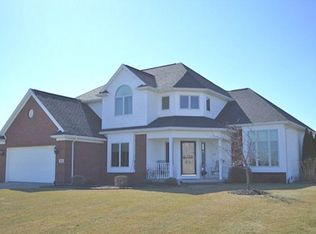 824 Abingdon Ln, Bowling Green, OH 43402