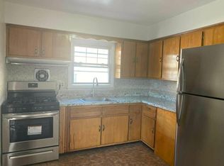 25348 148th Dr, Rosedale, NY 11422