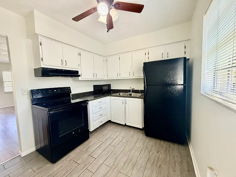 2207 S Carolina Ave — Photo 22