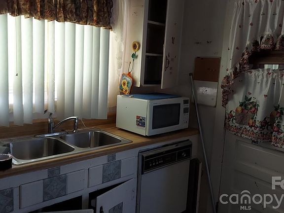 5th image of 109 Barbara Ave