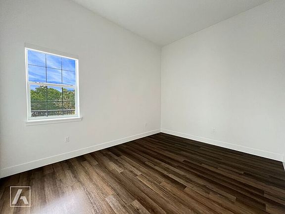 5th image of 201 Sanford Ave #304