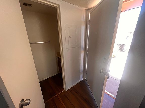 3rd image of 2838 E Marconi Ave