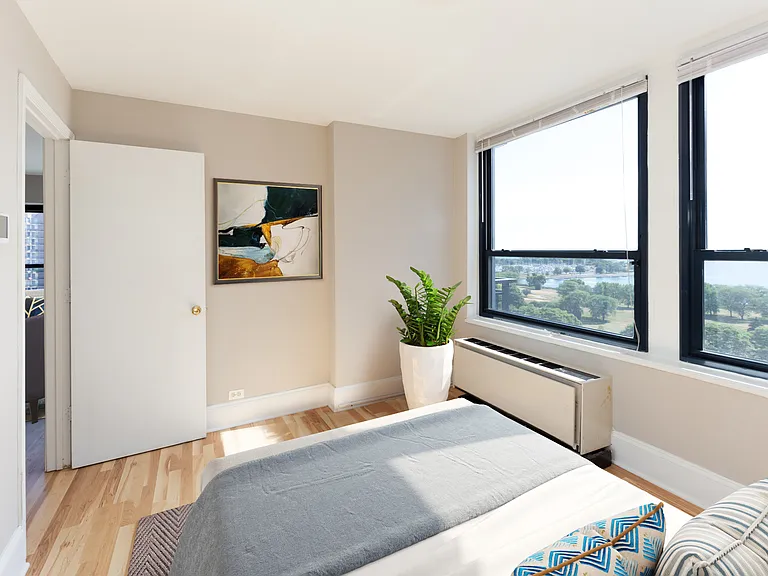 4100 N. Marine Dr. — Photo 13