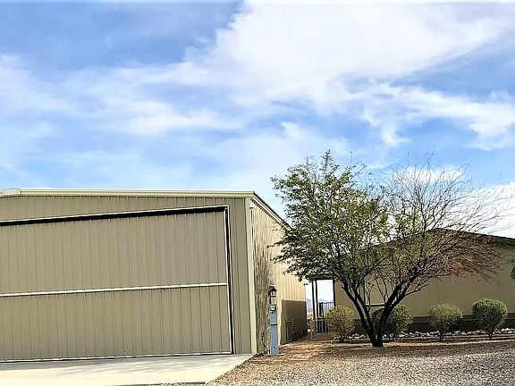 Hangar Shut-house landscape