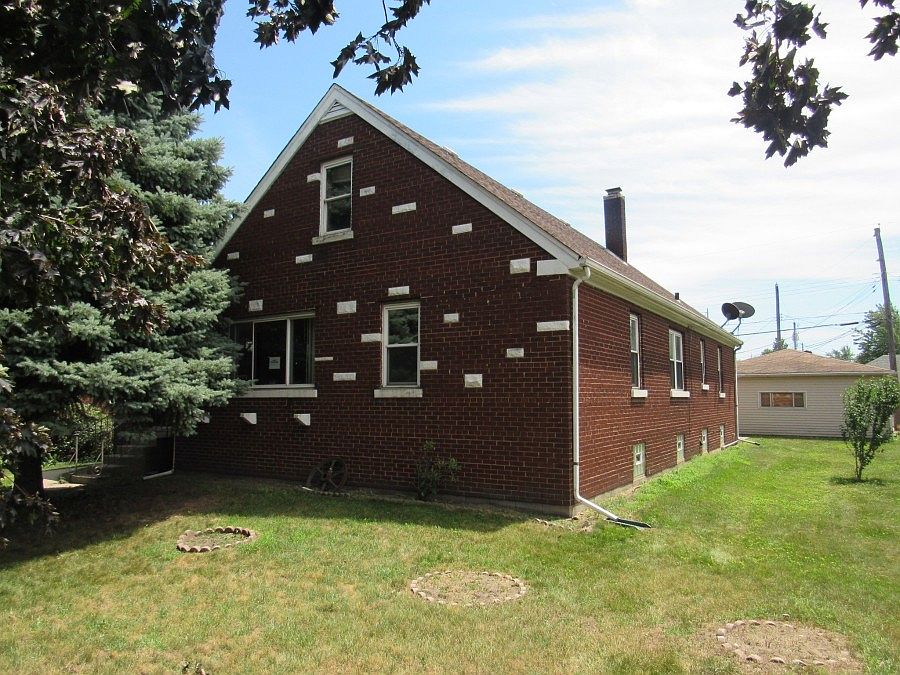 1st image of 1309 W 151st St