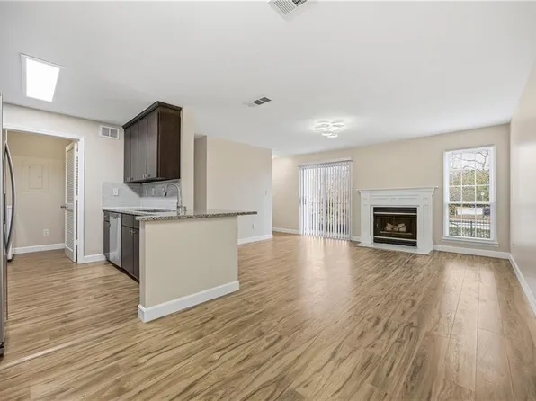 120 Granville Ct, Sandy Springs, GA 30328