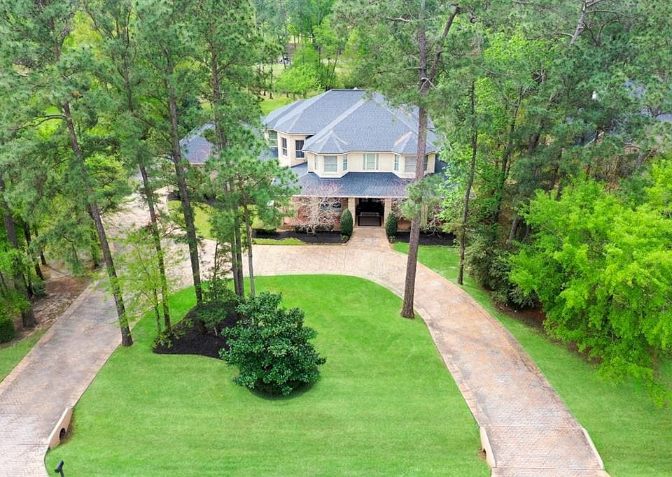 1st image of 10919 Clubhouse Circle