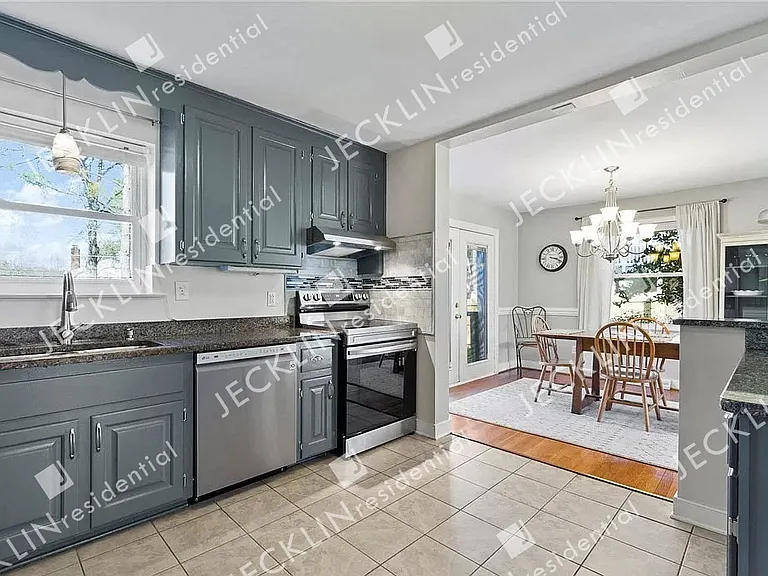 8406 Freestone Ave — Photo 9