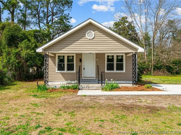 105 Robinson St, Clinton, NC 28328