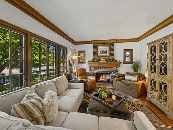3rd image of 800 N Oak Park Ave