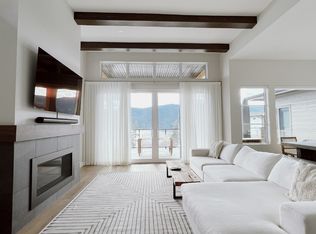 3593 McKinley Beach Dr #1, Kelowna, BC V1V3G2