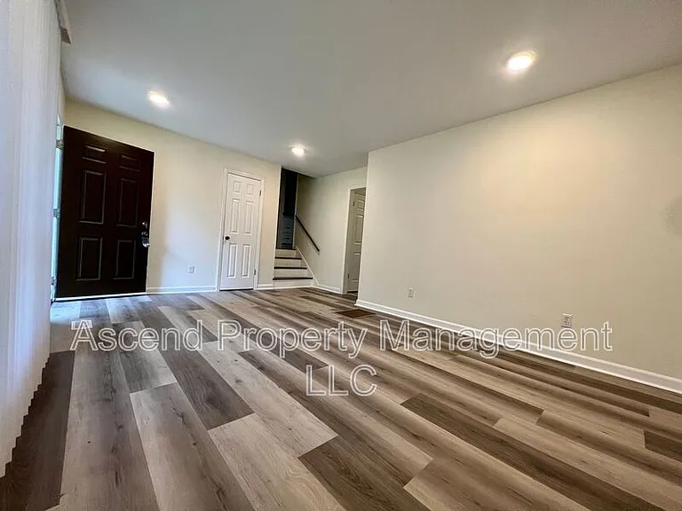 903 Valerie Ln — Photo 8