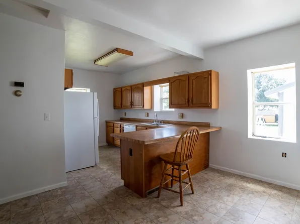 221 2nd Ave NW, Hazen, ND 58545