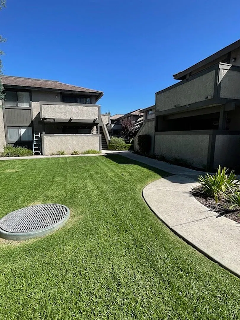 Condo-150 Los Angels Ave — Photo 2