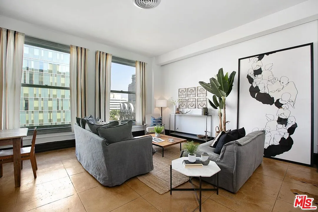 1 bed, 1.0 bath, 760 sqft, $2,200 — Photo 1