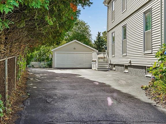 4th image of 121 Boyd Road
