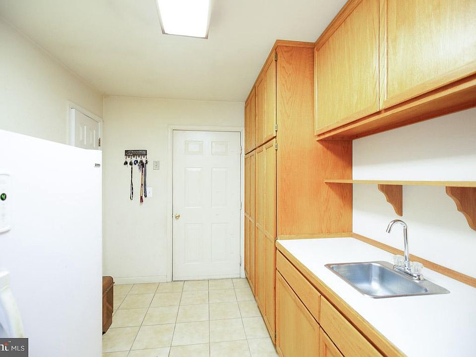 1st image of 6425 Miller Dr