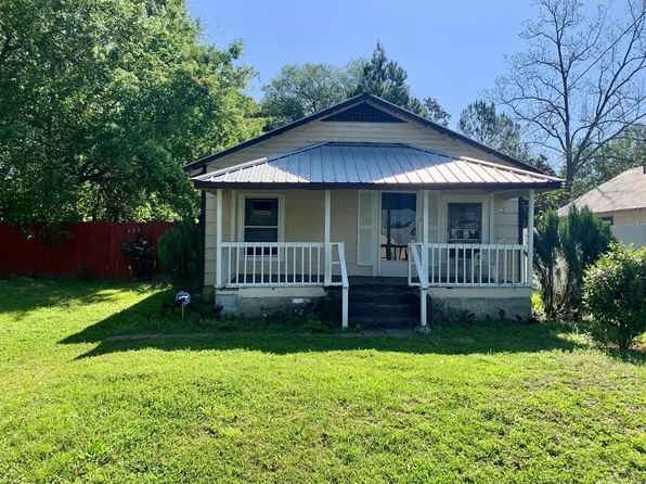 111 9th St SW, Moultrie, GA 31768