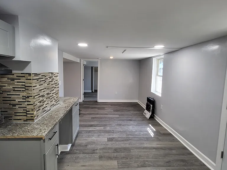 25 Manning Ave — Photo 3