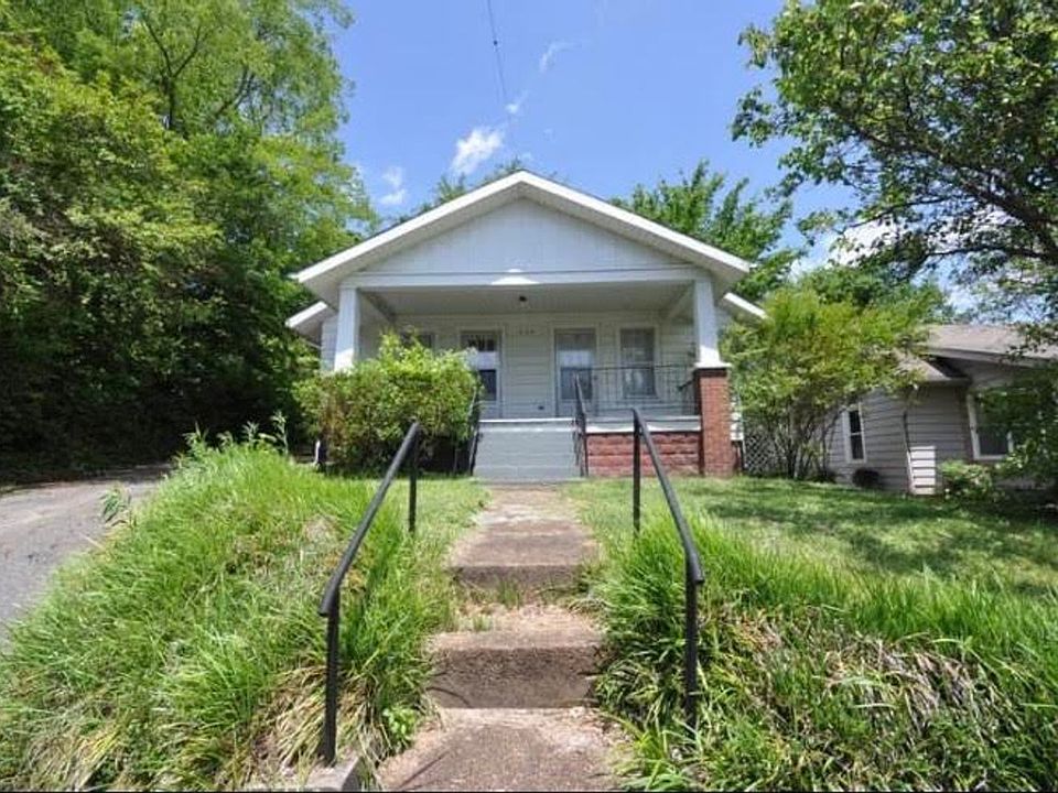 1st image of 208 W 12th St