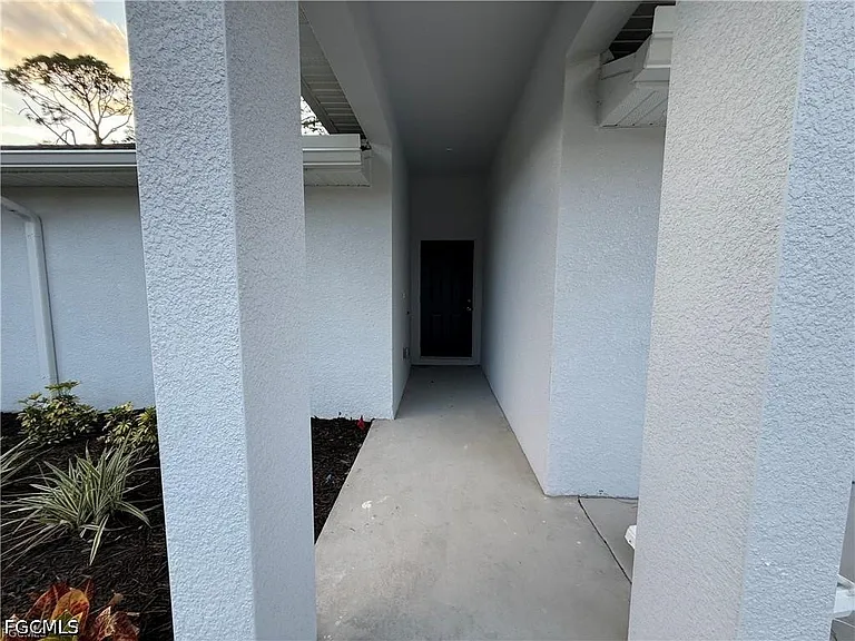 27079 Washington St — Photo 3