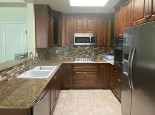 10951 Bloomfield St #208, North Hollywood, CA 91602
