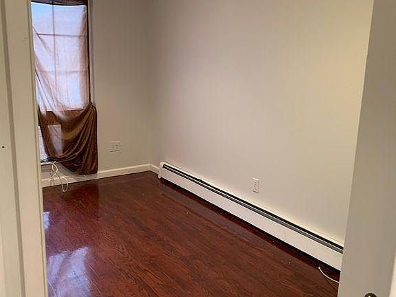4th image of 5938 60th Ave Floor 1