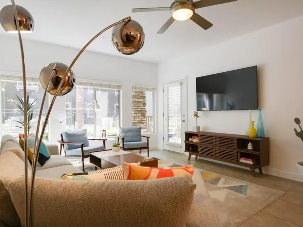 5450 E Deer Valley Dr, Phoenix, AZ