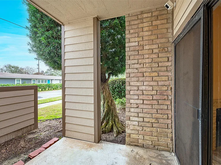 7069 N Holiday Dr — Photo 18