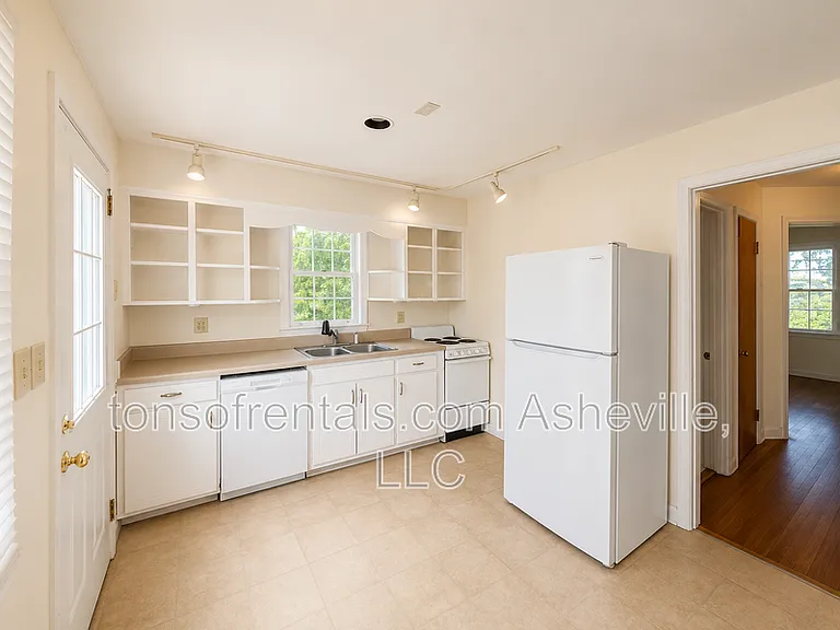 127 Aurora Dr — Photo 5