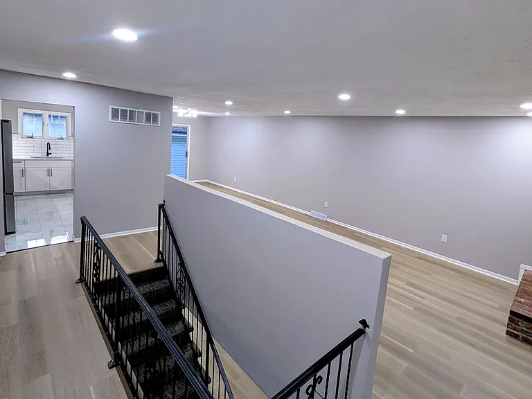 7718 Kenwood Ave — Photo 8