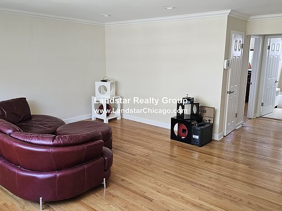 4th image of 6107 N Seeley Ave APT 2E