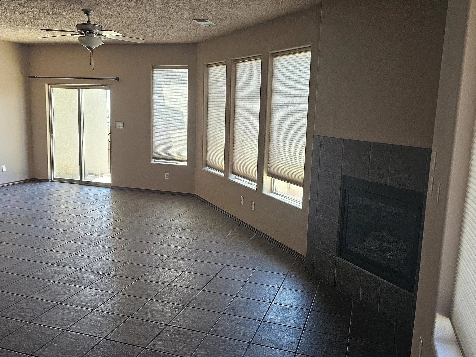 555 Avital Dr NE — Photo 2
