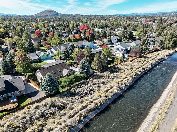 3rd image of 3349 NE Stonebrook Loop