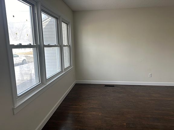 5th image of 624 N Bond Ave