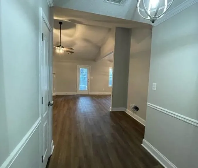 107 Armadale Dr — Photo 2