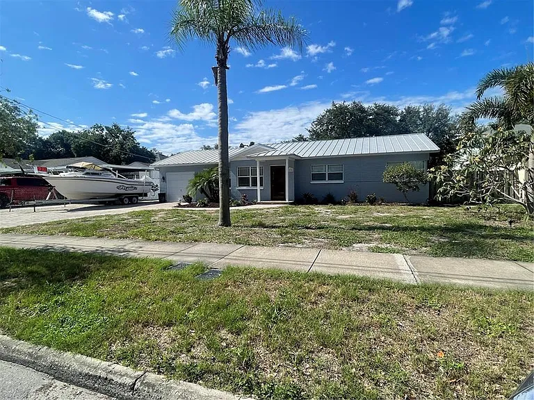 3030 W Helen Ave — Photo 2