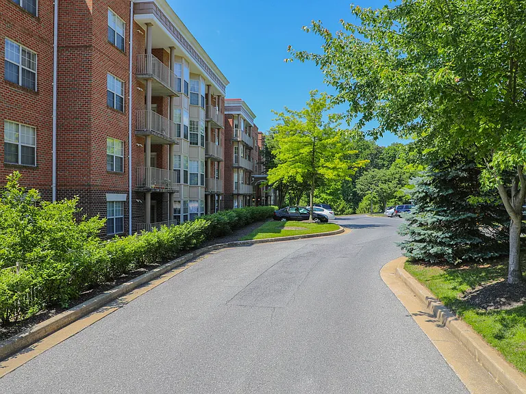 Cascades Overlook Apts. — Photo 29