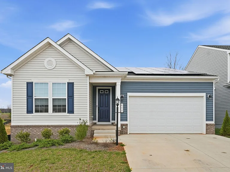 615 Clover Ln — Photo 1